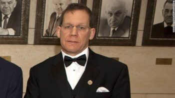 Arestan a el Dr. Charles Lieber que habría fabricado y vendió el virus Corona a China