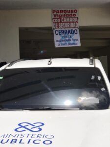 Autoridades detienen 16 parejas en cabaña y cierran el hotel por violar reglas por COVID-19