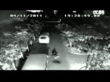 Le cae un rayo 2 veces y sigue caminando