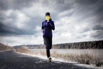 Correr con mascarilla puede causarte la muerte