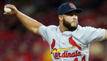 Águilas Cibaeñas adquieren al relevista Junior Fernández