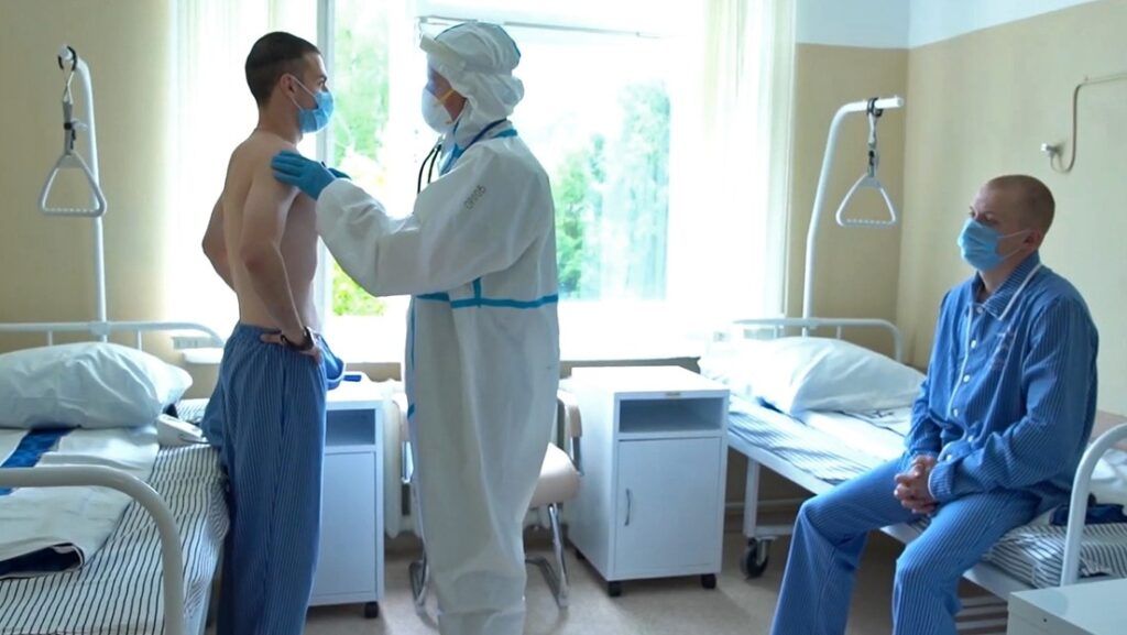 Dan de alta a primer grupo de personas en probar  vacuna rusa contra el covid-19 