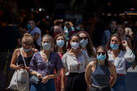 Barcelona inicia quince días de restricciones para frenar el COVID-19