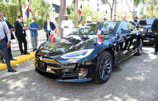 Fundador de Tesla asegura estar honrado Abinader use modelo en toma de posesión