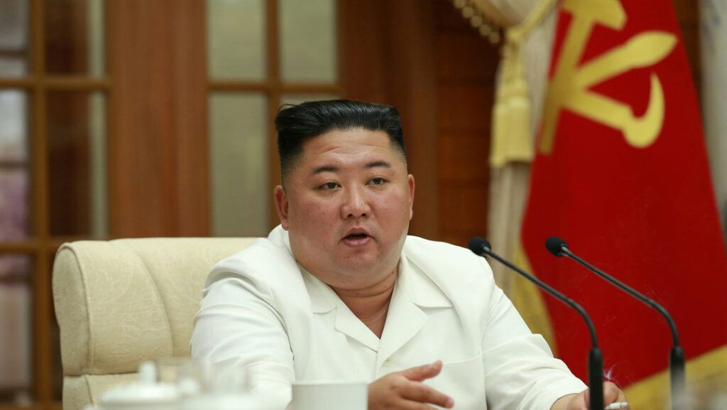 VIDEO: Kim Jong-un reaparece en público después de rumores que afirmaban que estaba en coma