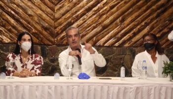 Presidente Luis Abinader  Abinader favorece alianza público privada para el desarrollo de Pedernales