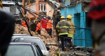 Tres fallecidos en el sector Palmarejo tras derrumbe de tierra 