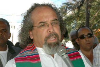 Rogelio Cruz pide apresar coronel que vestido de sacerdote mató un hombre