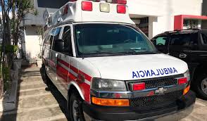 Chofer de ambulancia viola una paciente con COVID-19