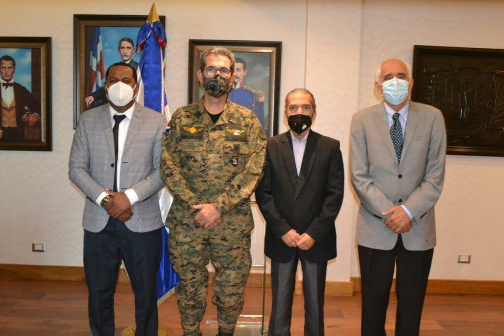 Presidente de la Comisión Permanente de Efemérides Patrias visita MIDE para reafirmar espíritu patriótico y extender cultura de defensa