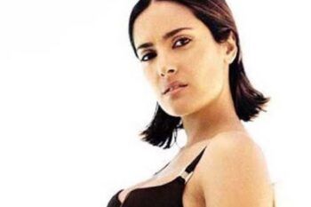 Salma Hayek así se veía en bikini hace más de 20 años