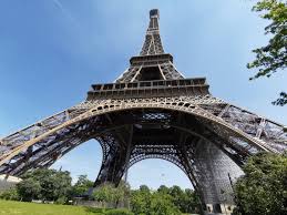 Torre Eiffel es evacúada por alerta de bomba
