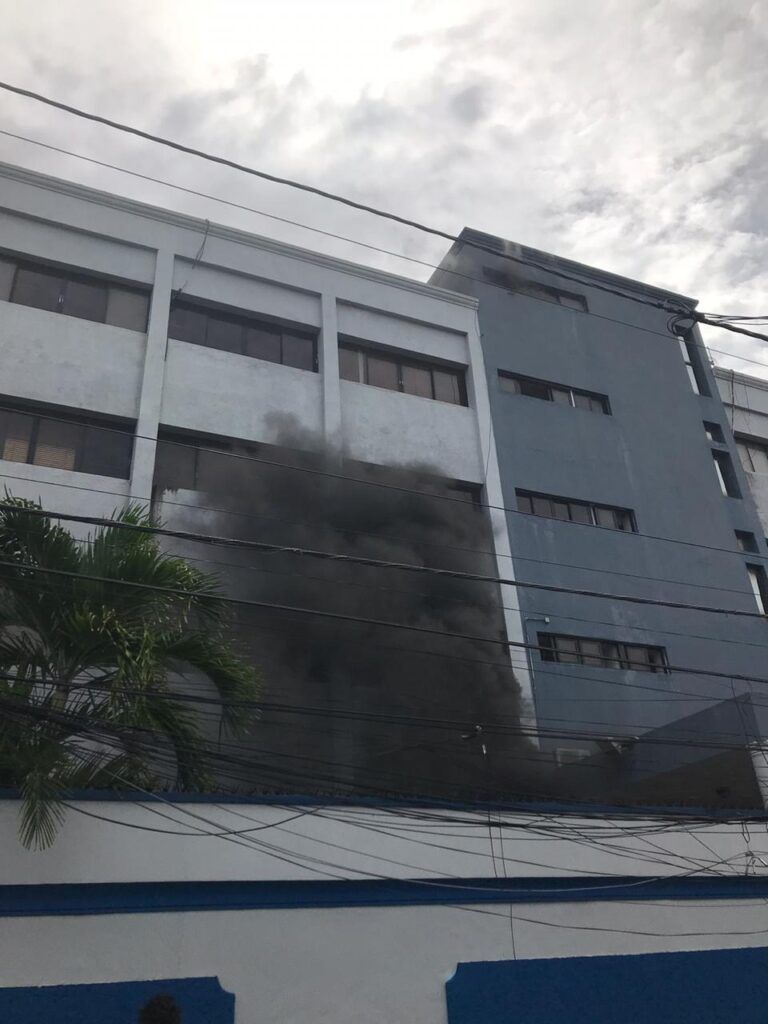 Se produce incendio en el Ministerio de Salud Pública