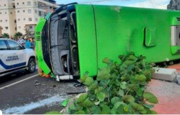 Se accidenta autobús de la OMSA en Ciudad Juan Bosch