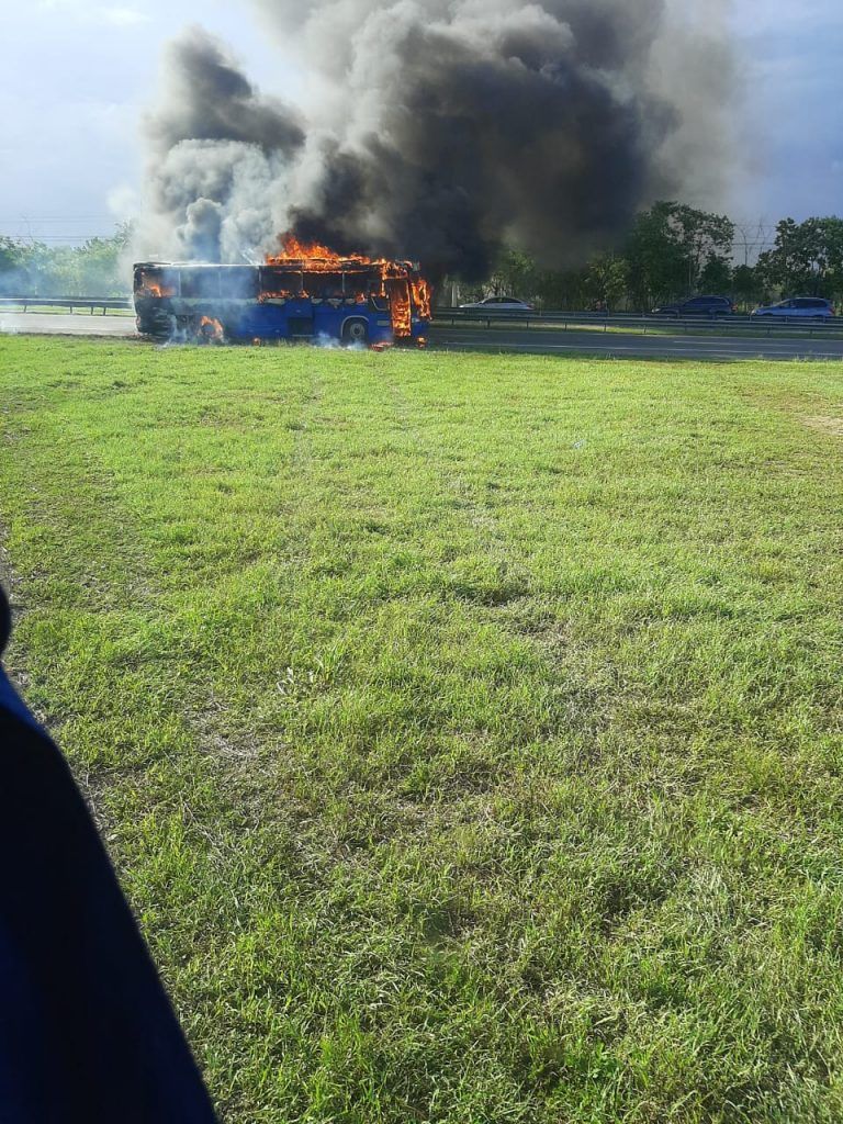 Se incendia autobús en Autovía del Este