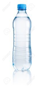 Condenan hombre por eyacular en botellas de agua de compañera de trabajo