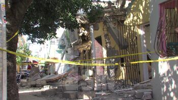 Derrumbe de una vivienda deja ocho heridos en Los Mameyes