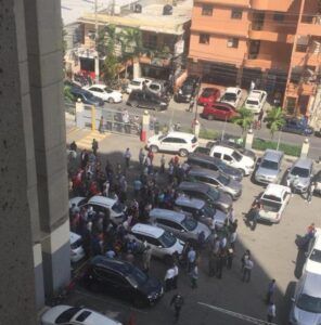 Hombre se lanza de El Huacal porque lo cancelaron