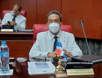 Senador Franklin Peña abandona al PLD y pasa a la Fuerza del Pueblo