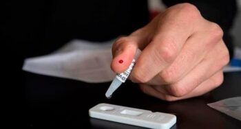 EE.UU. aprueba el primer test de COVID-19 casero y en media hora se podrá saber resultado