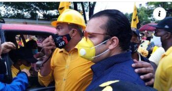 Protestan cerca del Palacio en reclamo del 30 %