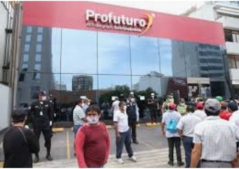 Gobierno aprueba retiro de AFP en Perú