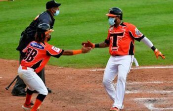 Los Toros le ganan dos veces en un solo día al Escogido