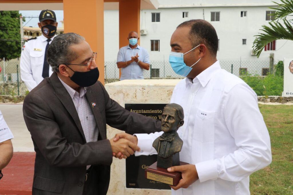 Efemérides Patrias reconoce labor del alcalde del Distrito Municipal Turístico Verón Punta Cana