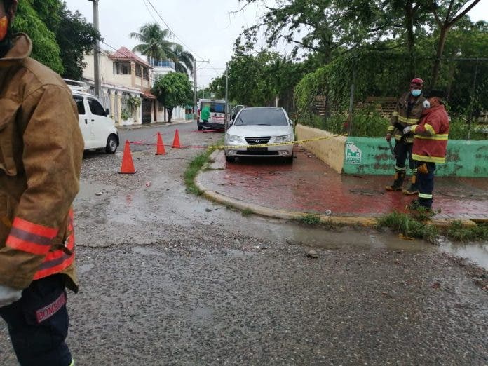 Encuentran hombre muerto dentro de vehículo en Santo Domingo Este