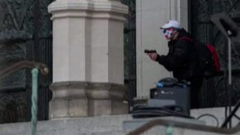 Hombre se identifica como dominicano y entra disparando en una iglesia catedral de NY  