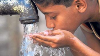 Científicos convierten agua de mar en potable con luz solar en solo 30 minutos