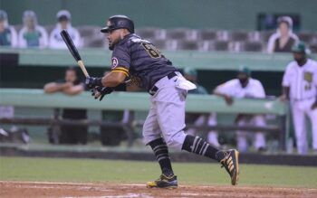 Águilas blanquean 3-0 al Licey