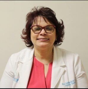 Muere doctora tras caerle un arbolito de navidad encima