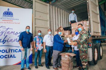 El Gabinete de Política Social entrega lotes de tarjetas del Bono Navideño a instituciones del Estado