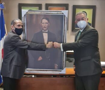 Efemérides Patrias obsequia un cuadro de Juan Pablo Duarte al Instituto Duartiano