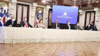 Gobierno reduce déficit fiscal en 77 mil millones de pesos