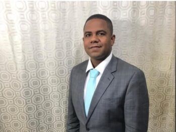 Acusan de violación sexual al director de  Aduanas en Santiago 