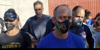 Dirigentes del PRM cierran escuela en demanda de empleos