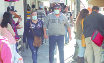 Mascarilla doble reduce en más de 90% contagios de Covid