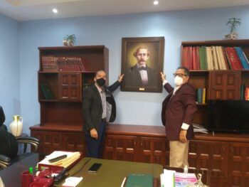 Efemérides Patrias obsequia un cuadro de Juan Pablo Duarte a la Dirección de Desarrollo de la Comunidad