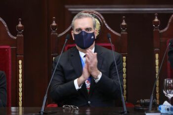 Detectan un brote de covid-19 en hotel que Abinader asistirá