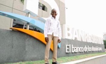 Roni recibe entrenamiento para ser cajero por un día en Banreservas