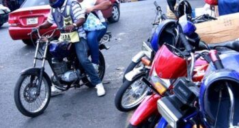 A partir de junio Gobierno pondrá chalecos con número de identificación a los motoristas