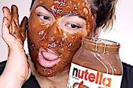Noche de pasión con Nutella terminó en hospital por ataque de hormigas