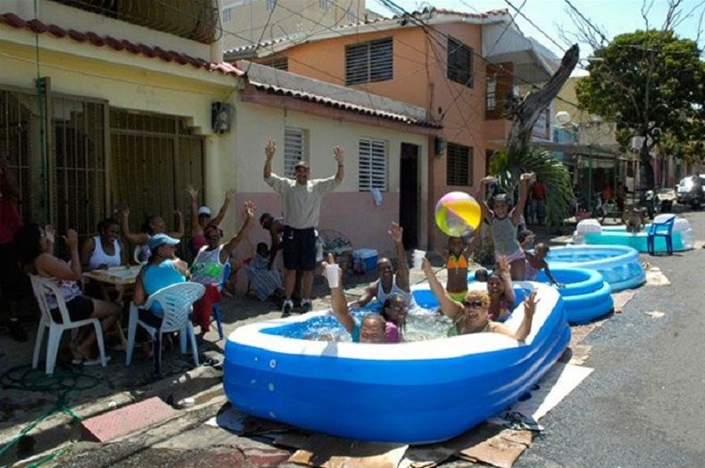 Prohíben el uso de piscinas en calles de Santo Domingo Este