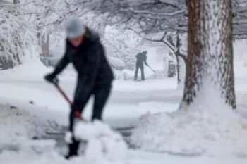 Tormenta invernal azota centro-oeste de EEUU