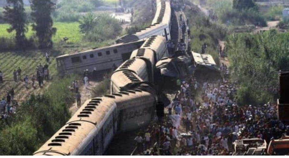 Al menos 32 muertos y 66 heridos en el choque de dos trenes en el sur de Egipto