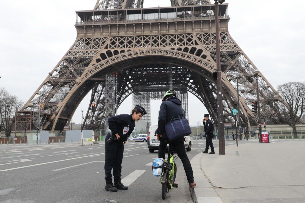 París está a un paso de volver al confinamiento