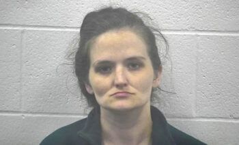 Bebé murió al consumir drogas que su madre compró con cheque de estímulo