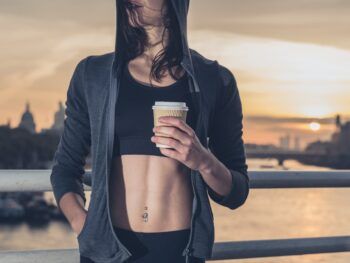 ¿Tomar café antes de ejercitar ayuda a quemar grasa?